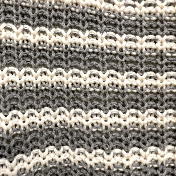 GAP Cable Knit Grey & White Striped Sweater - Size L - Picture 3 of 5